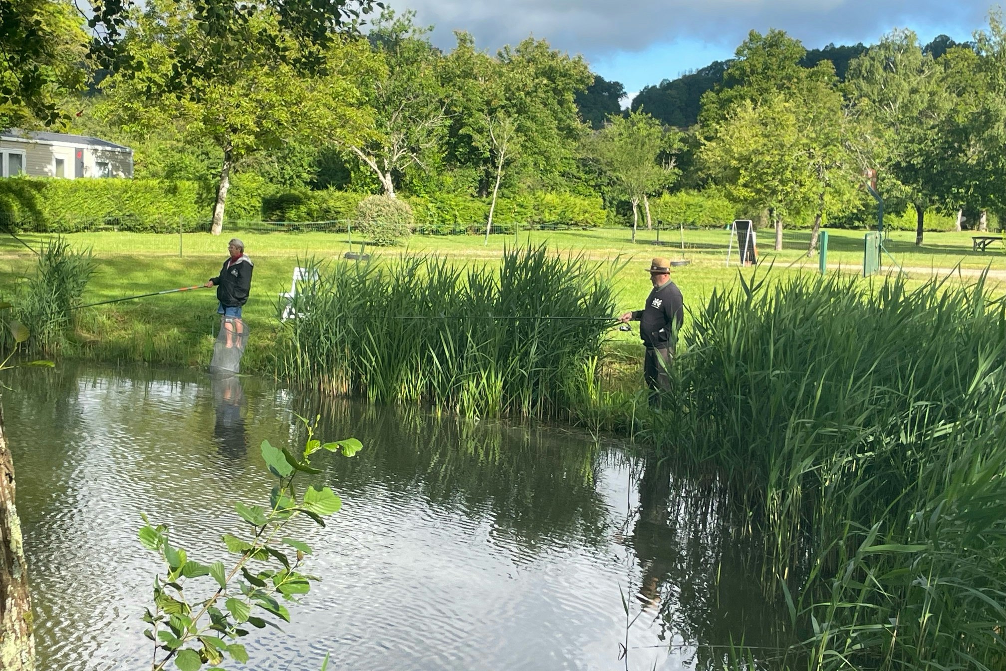 Camping Les Naïades - Angeln im Teich als Freizeitaktivität