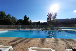 Camping Les Narcisses - Freibad auf dem Campingplatz