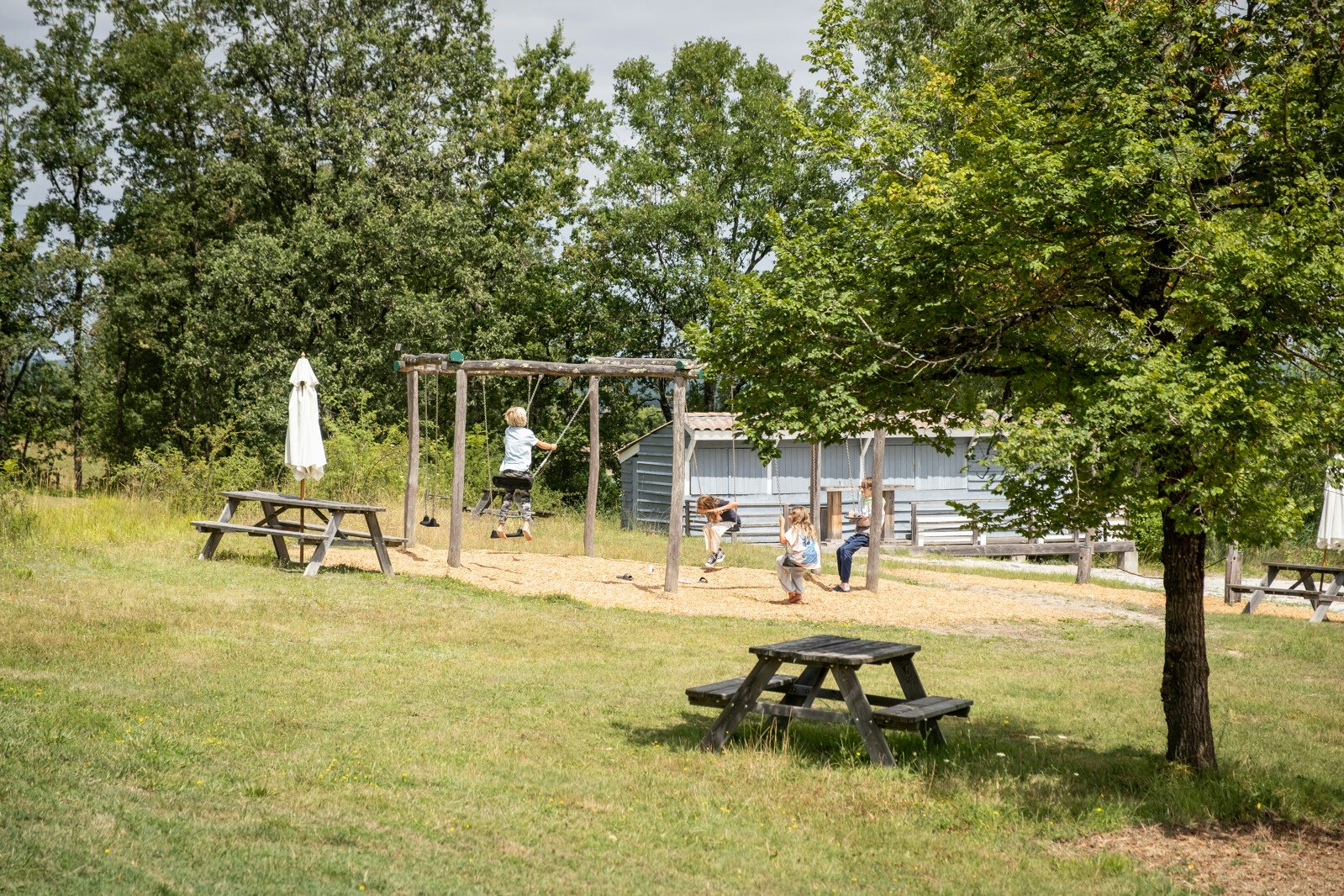 Camping Huttopia Vallée du Lot  Camping Les Ormes  - Kinderspielplatz auf dem Campingplatz
