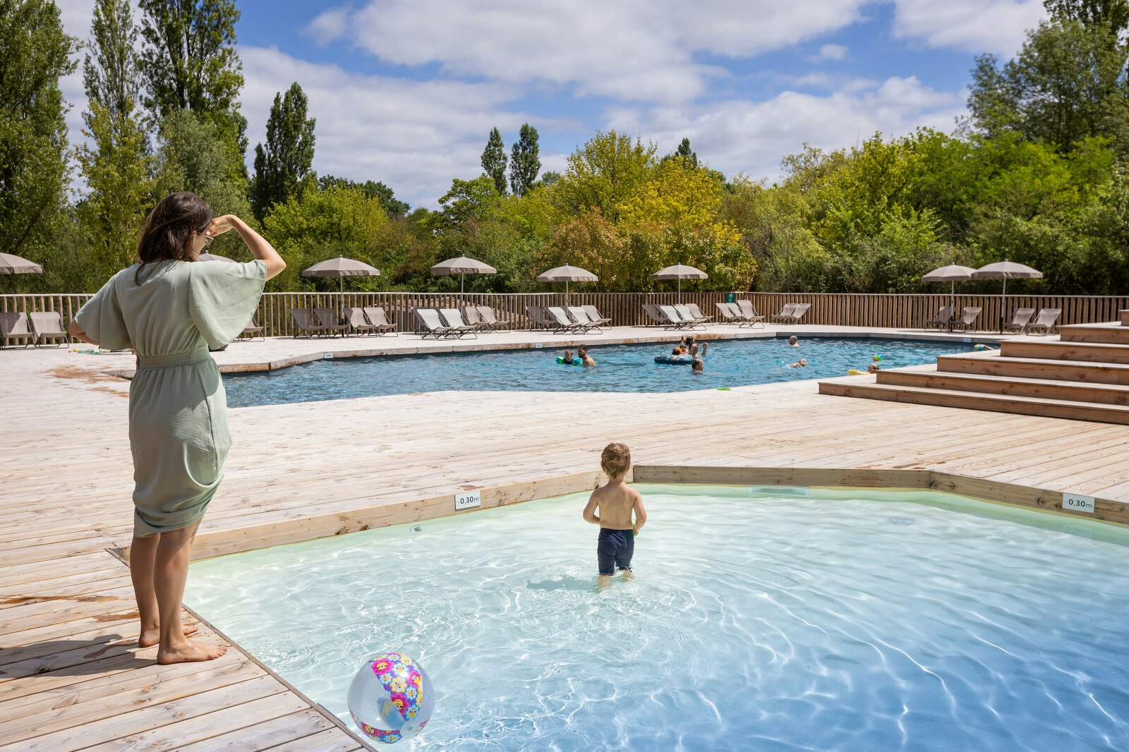 Camping Huttopia Vallée du Lot  Camping Les Ormes - Kinderbecken im Freibad des Campingplatzes