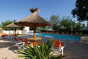 Camping Les Paillotes en Ardèche - Poolbereich auf dem Campingplatz