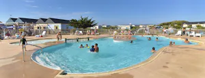 Flower Camping Les Paludiers - Pool im Freien auf dem Campingplatz