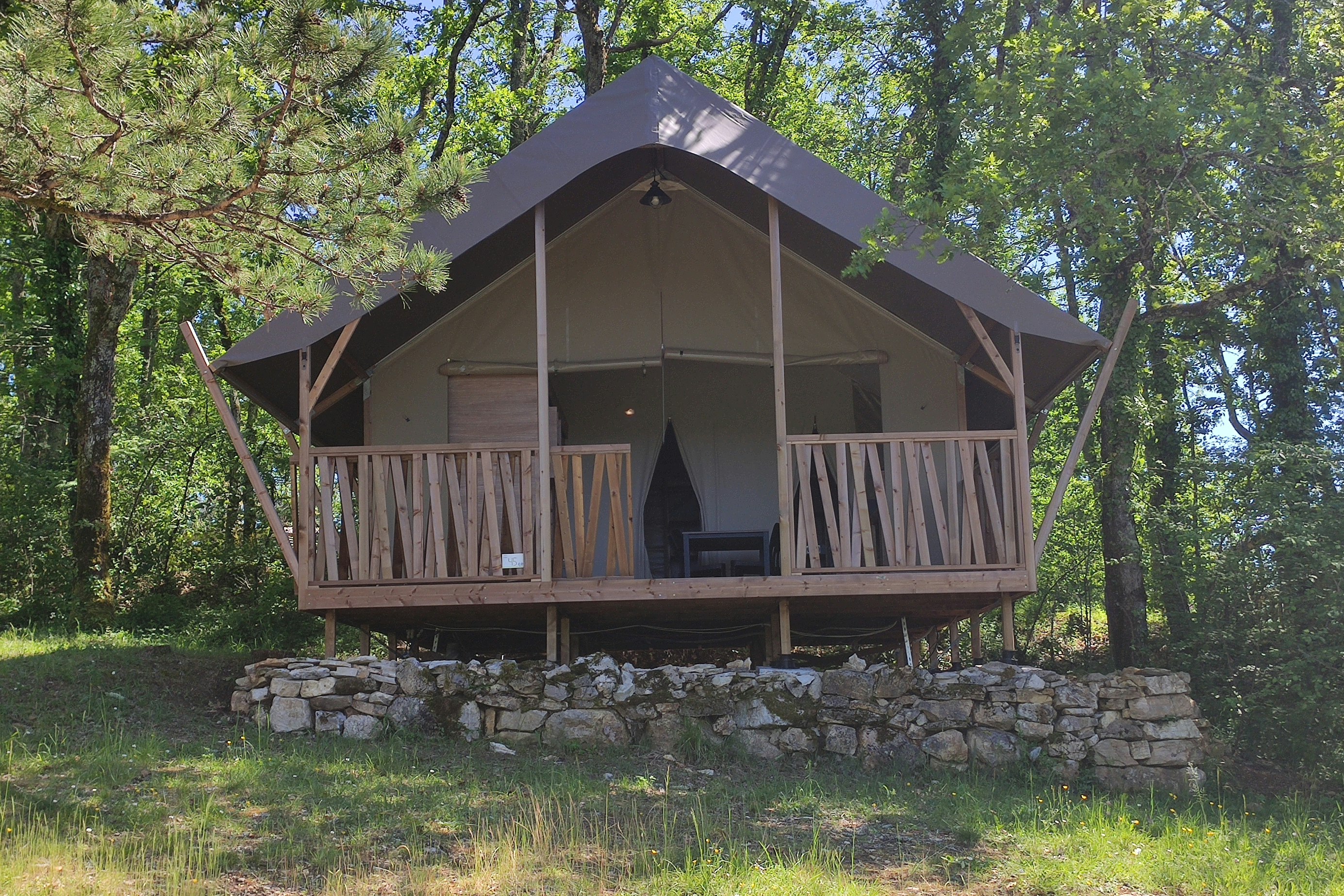 Domaine Les Pastourels  Camping Les Pastourels - Glamping-Zelt auf dem Campingplatz