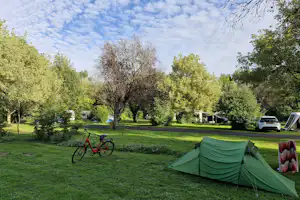 Camping les Patis - Zelt und Standplätze auf dem Campingplatz