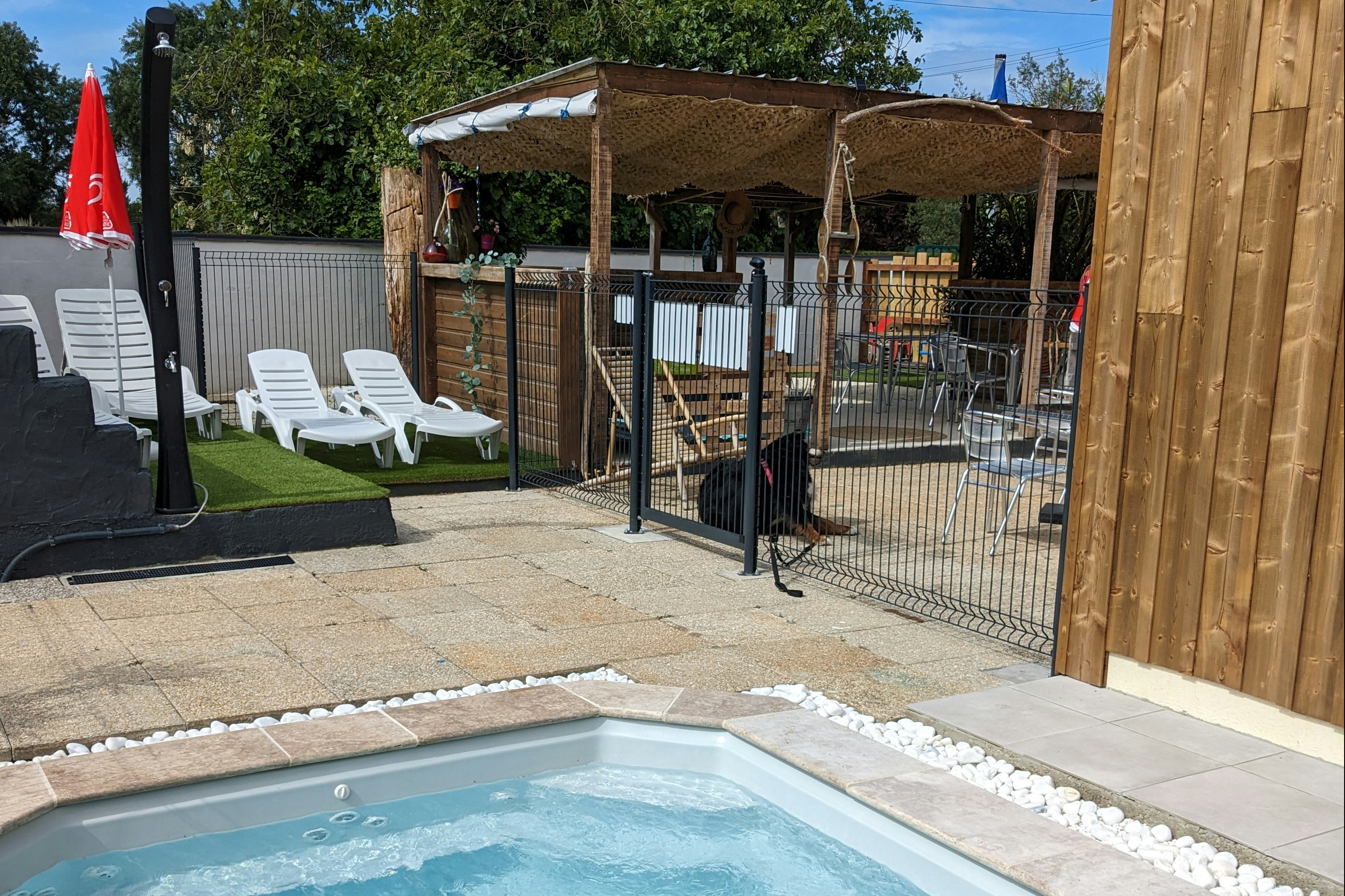 Camping Les Payolles - Kleiner Pool auf dem Campingplatz