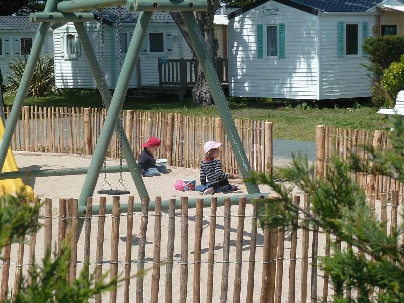 Camping Les Pérouses du Phare  Camping Les Perouses  - Kinderspielplatz auf dem Campingplatz