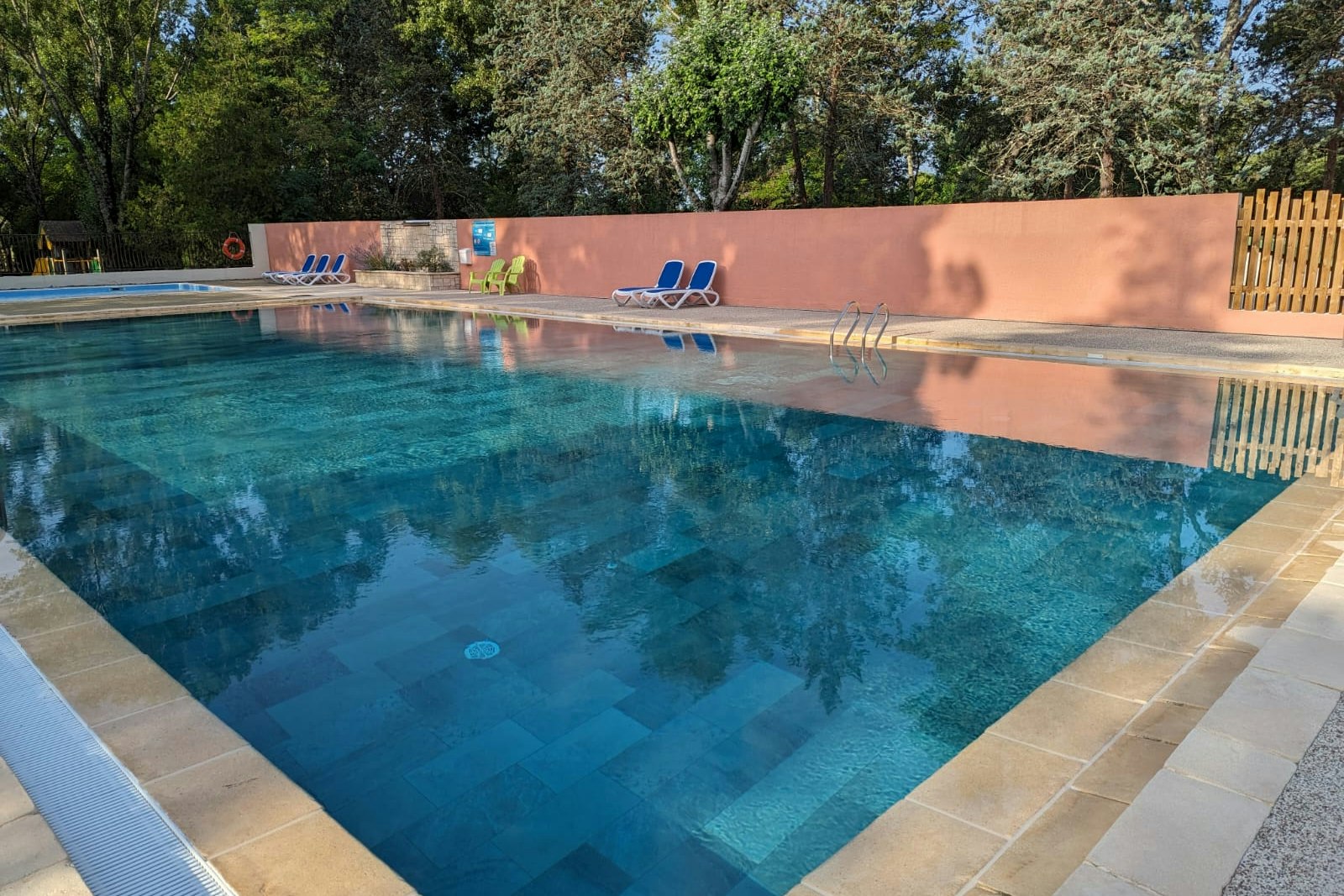 Camping Les Peupliers - Pool im Freien auf dem Campingplatz