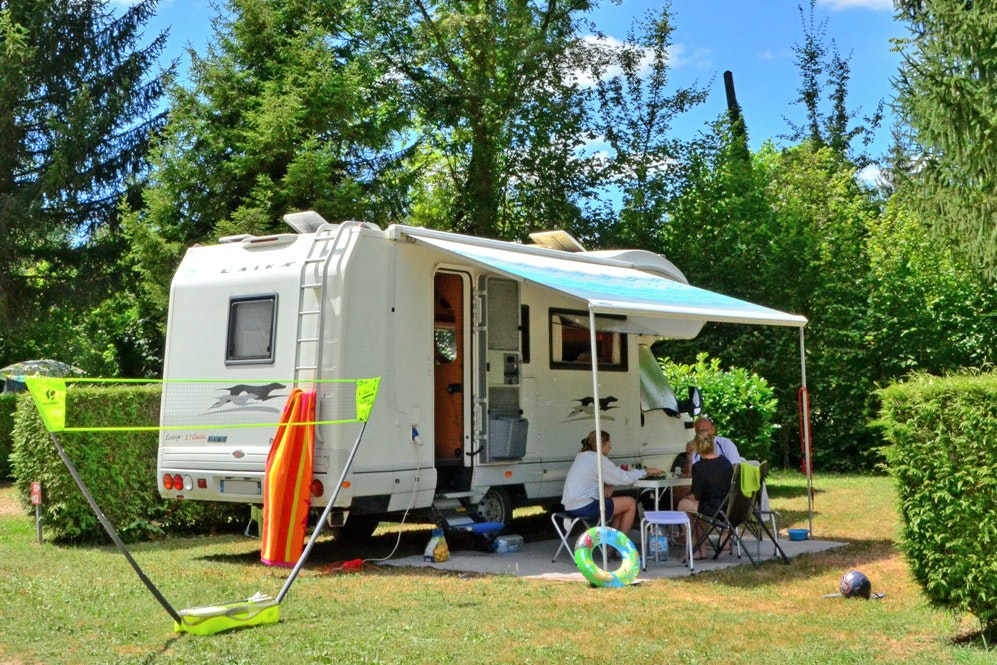 Camping Les Peupliers - Stellplätze im Grünen
