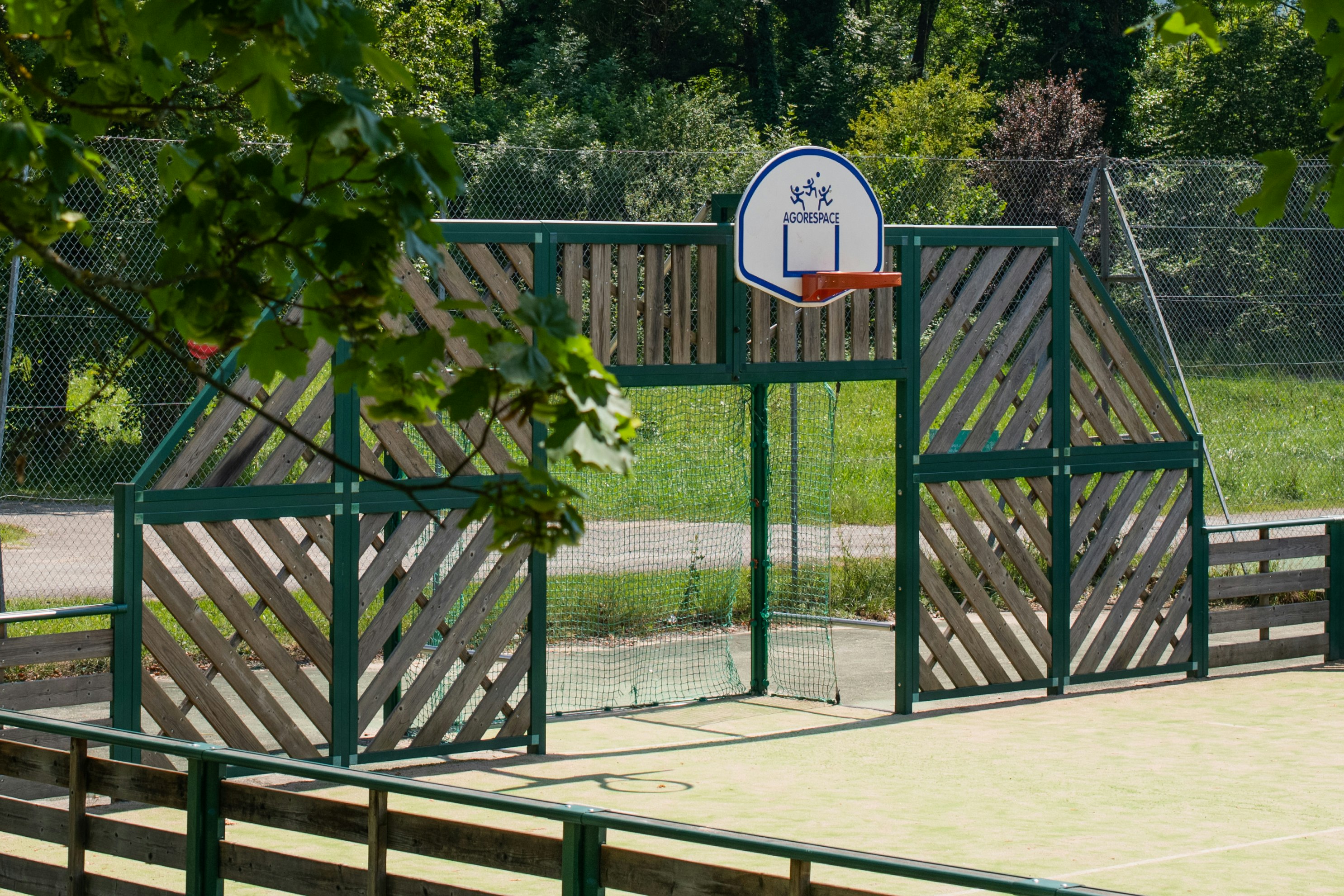 Camping Les Peupliers - Sportplatz auf dem Campingplatz