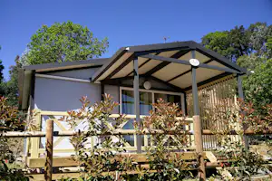 Camping Les Philippons - Mobilheim mit Terrasse auf dem Campingplatz