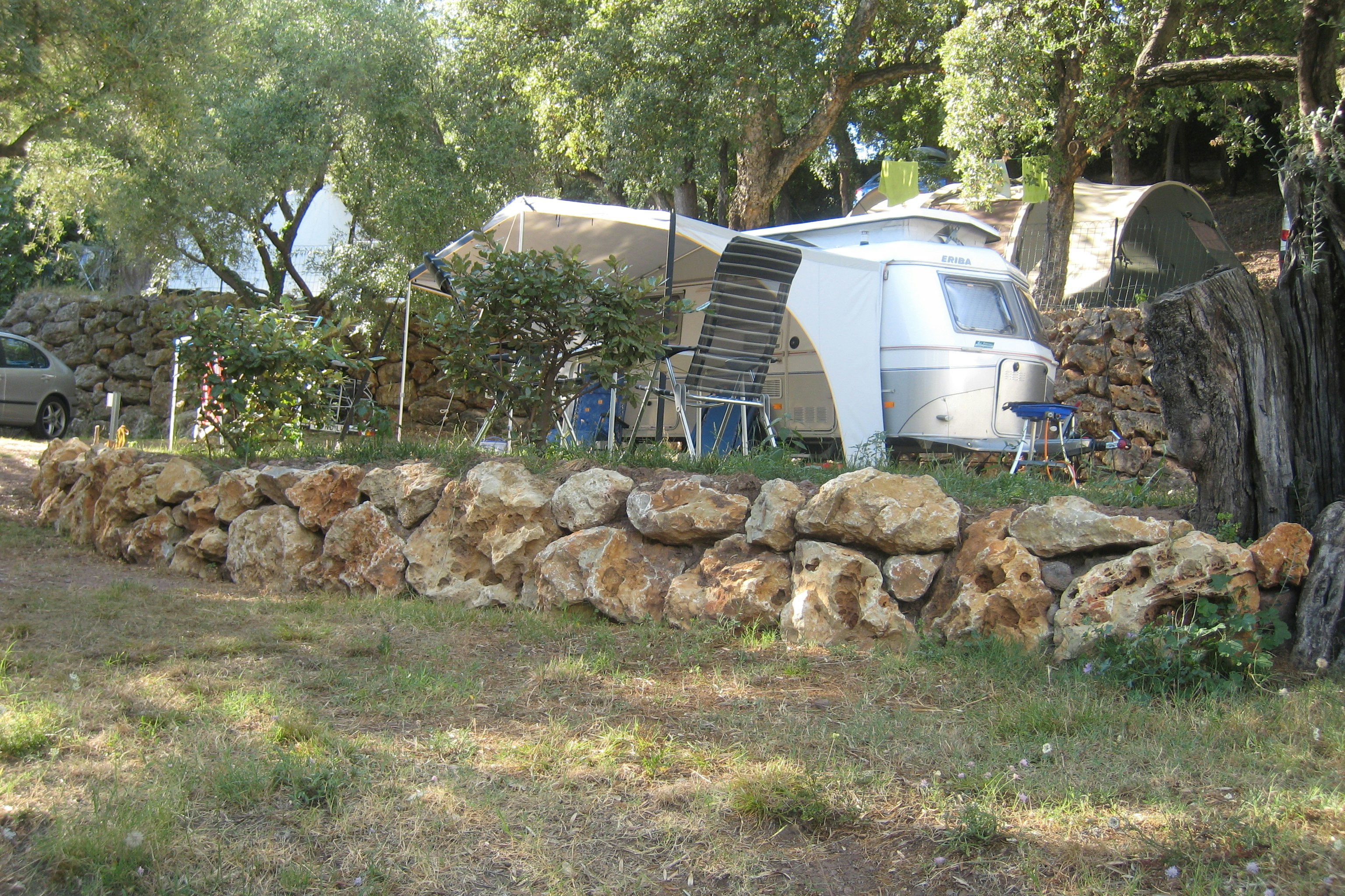 Camping Les Philippons - Wohnmobilstellplatz auf der Wiese