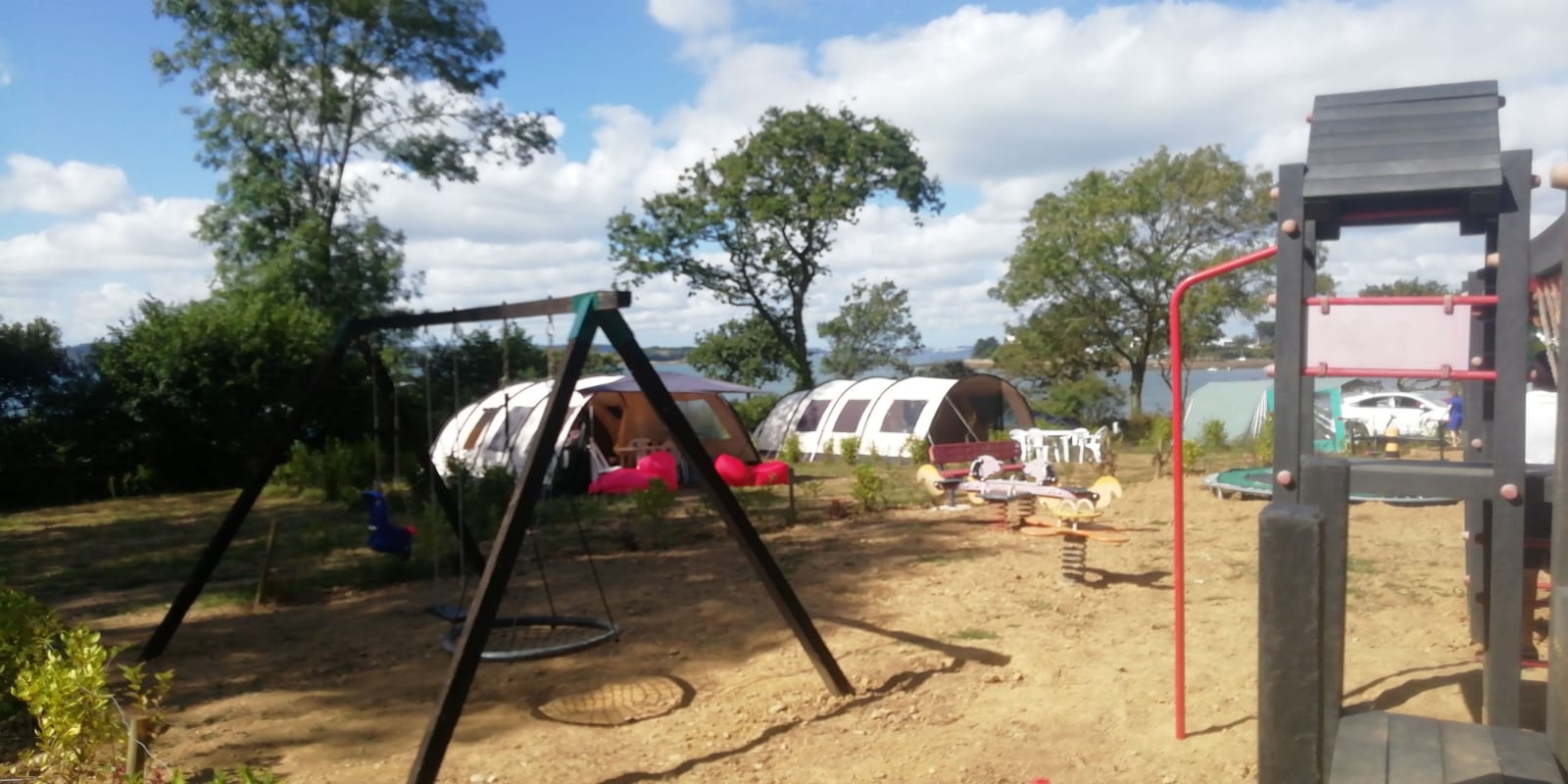 Camping Les Pieds dans l'Eau