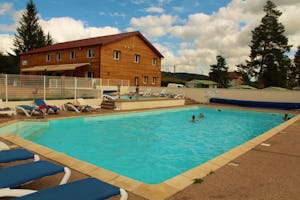 Camping Les Pinasses - Pool im Freien auf dem Campingplatz