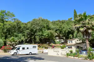 Sites et Paysages Les Pinèdes Camping Les Pinèdes - Eingang des Campingplatzes