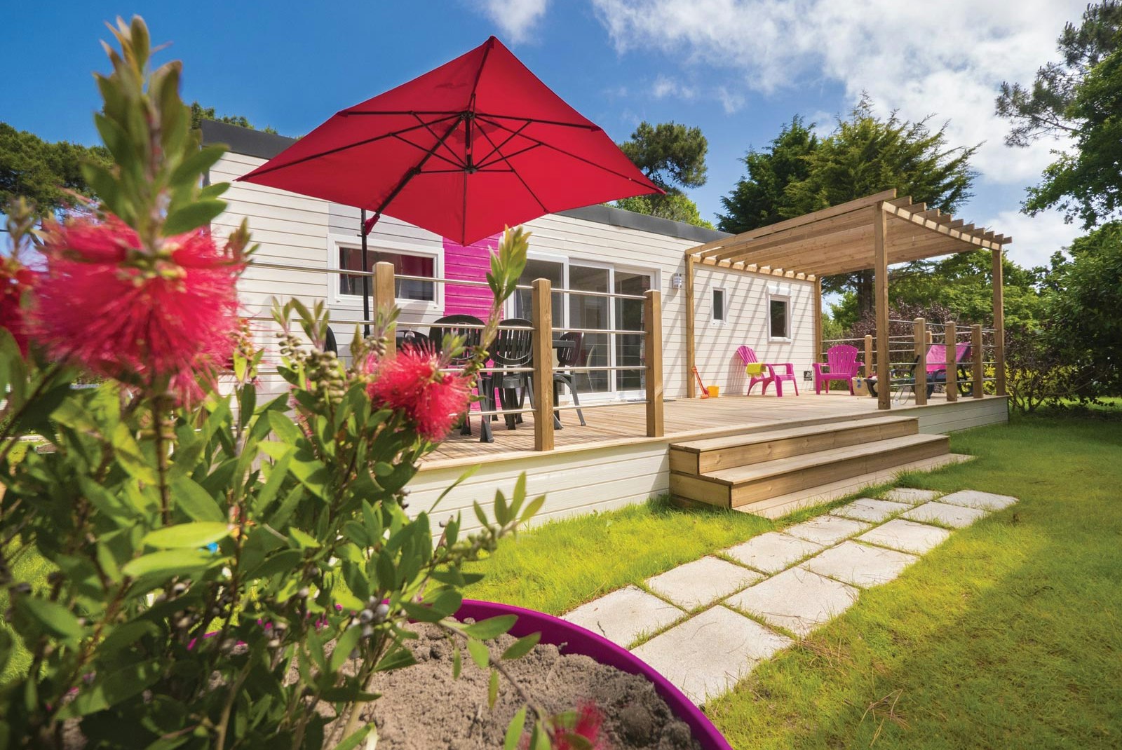 Yelloh! Village Les Pins  - Mobilheim mit Terrasse auf dem Campingplatz