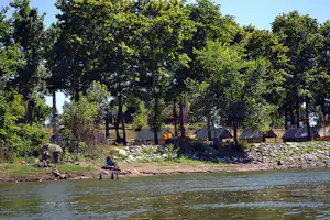 Camping Les Plages de Loire - Mobilheime vom Campingplatz mit direktem Zugang zum Fluss