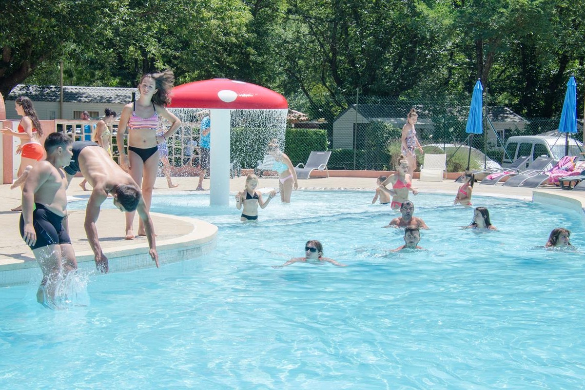 Camping Les Plans  -  Pool auf dem Campingplatz