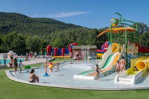 Camping Les Plans - Wasserspielplatz für Kinder auf dem Campingplatz