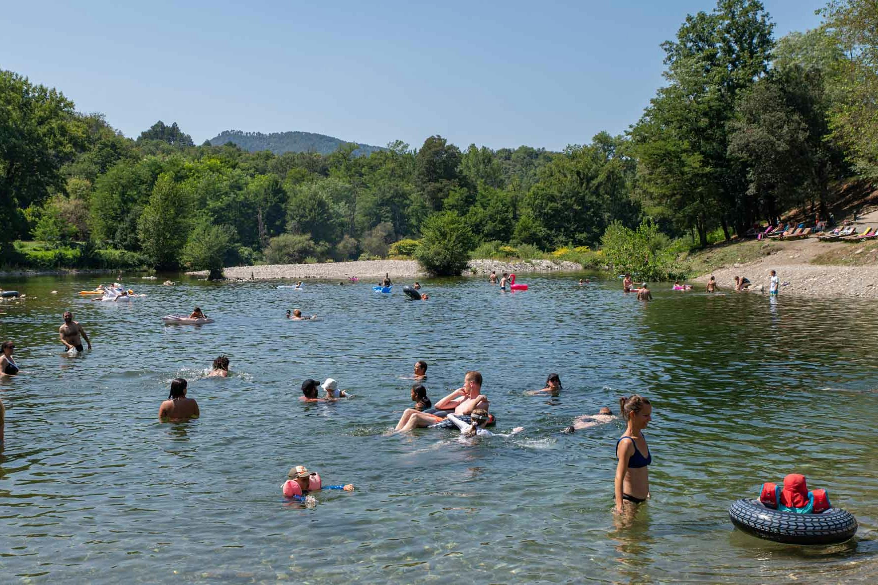 Camping Les Plans - Blick auf den Fluss am Campingplatz