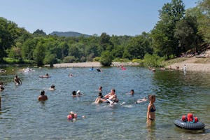 Camping Les Plans - Blick auf den Fluss am Campingplatz
