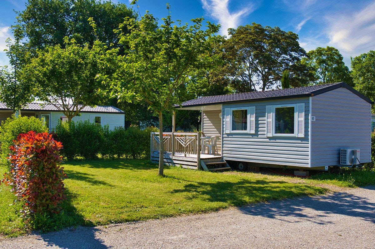 Camping Les Pommiers d'Aiguelèze - Außenansicht Mobilheim