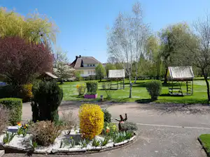 Camping Les Portes de l'Alsace - Biwakzelt auf dem Campingplatz