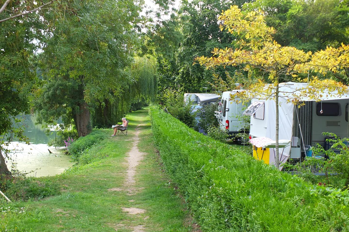 Camping Les Portes de l'Anjou - Wohnwagen- und Zeltstellplatz vom Campingplatz direkt am Fluss Loire