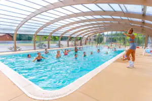 Capfun Camping Les Portes du Beaujolais - Hallenbad auf dem Campingplatz