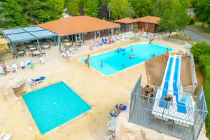 Capfun Camping Les Portes du Beaujolais - Luftaufnahme des Freibades