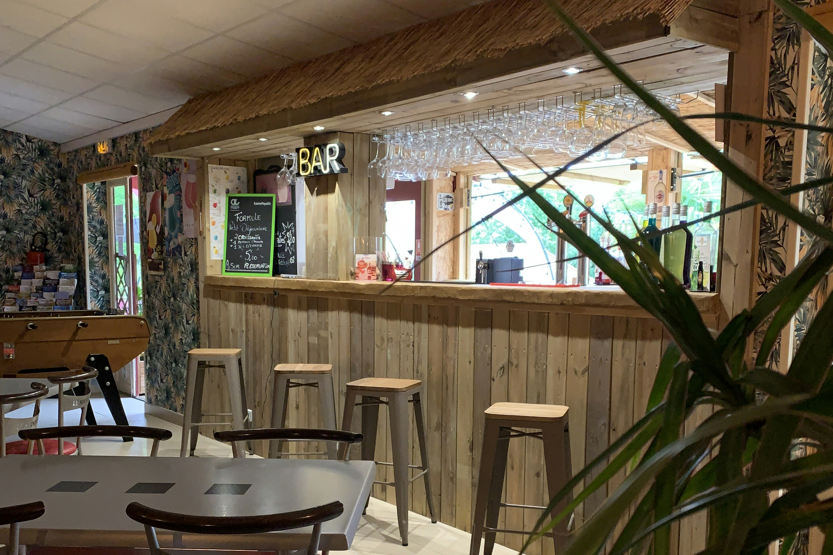 Camping les Poutiroux - Innenansicht Bar auf dem Campingplatz