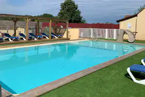 Camping les Poutiroux - Pool auf dem Campingplatz