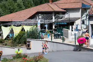 Camping Les Prades - Hauptgebäude auf dem Campingplatz