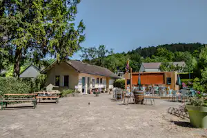 Onlycamp Les Premières Vignes - Restaurant Terrasse auf dem Campingplatz