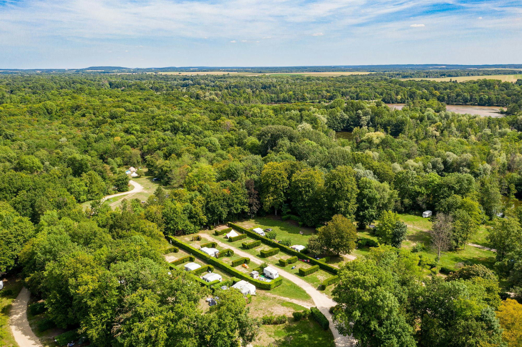 Camping Les Prés  - Luftaufnahme des Campingplatzes