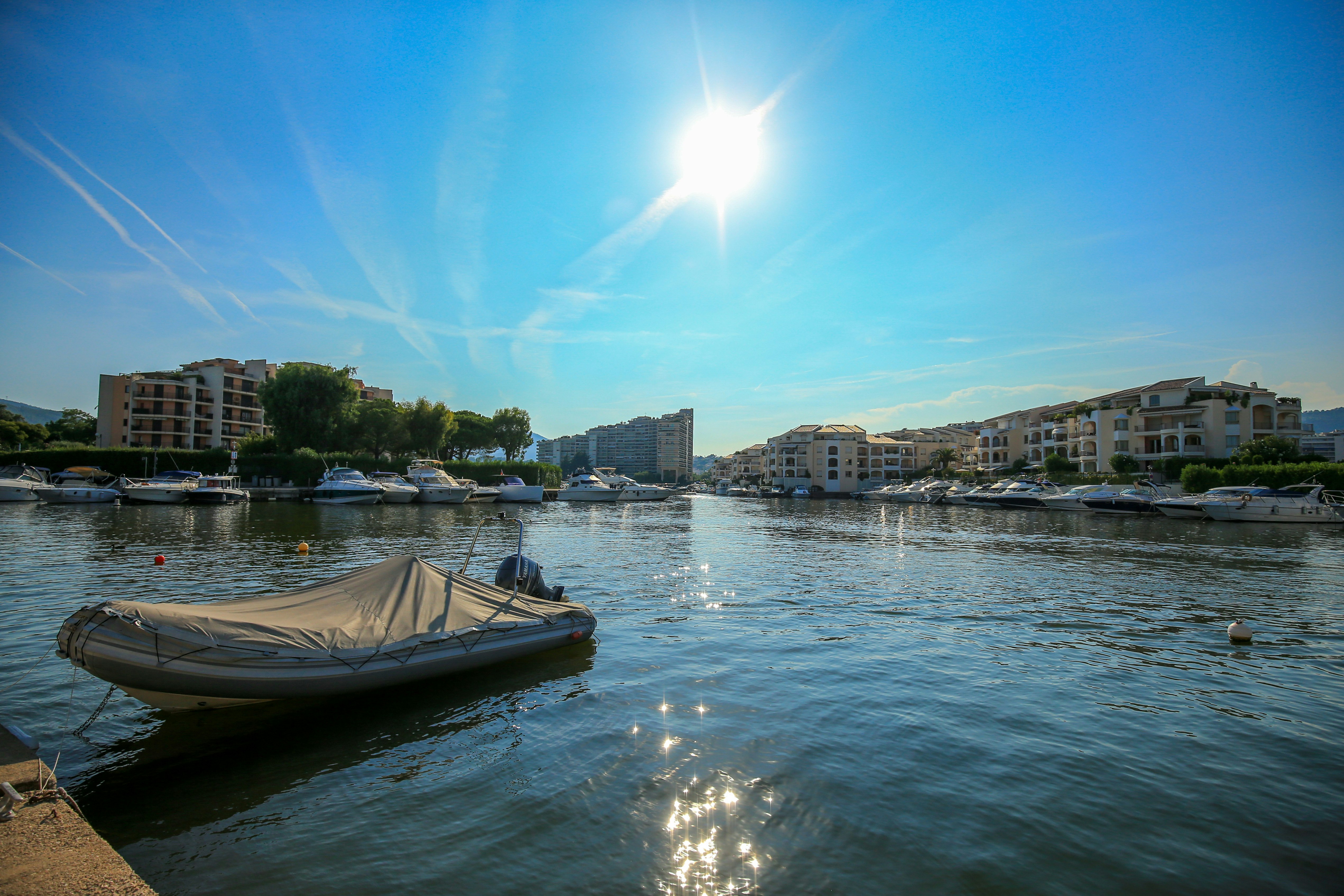 Camping Les Pruniers - Blick auf den Bootshafen am Campingplatz