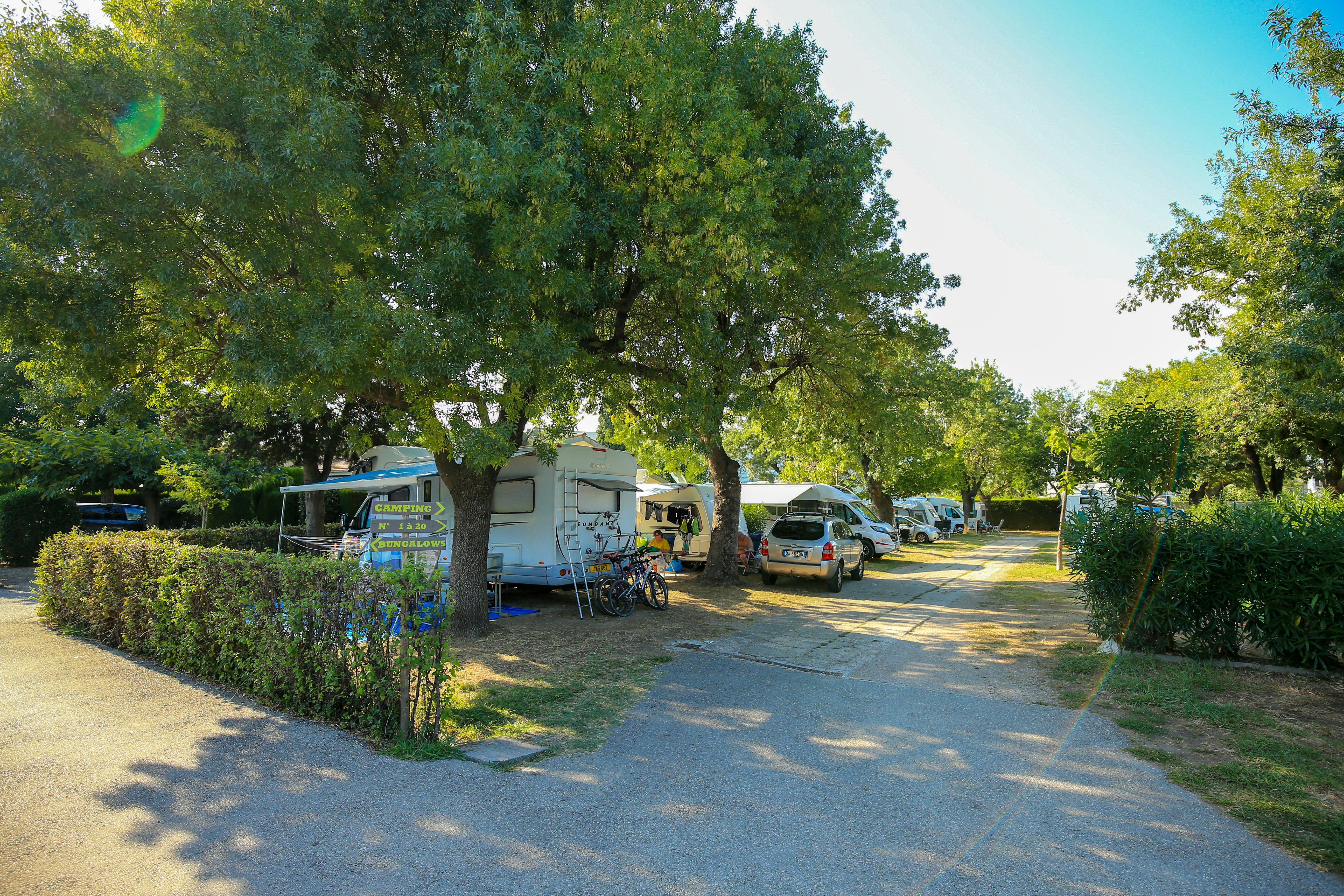 Camping Les Pruniers - Standplätze auf dem Campingplatz