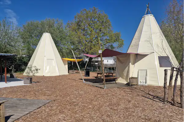 Camp Les P'tites Maisons dans la Prairie
