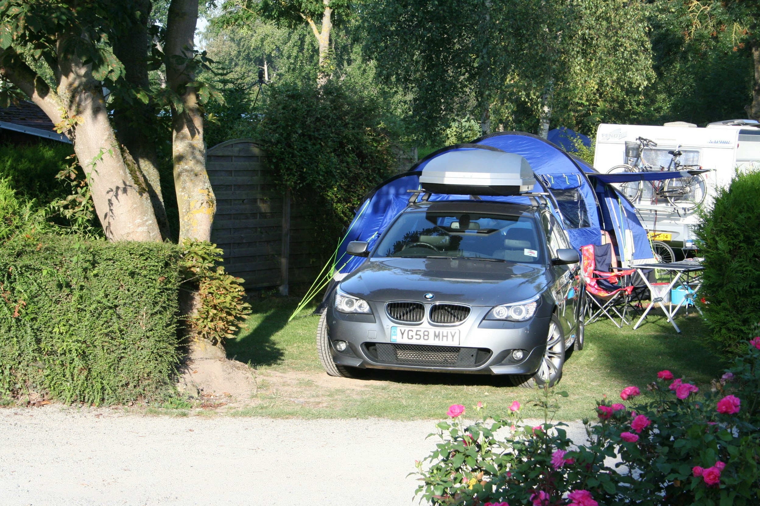 Camping Les Puits Tournants - Standplätze auf dem Campingplatz