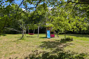 Camping Les Quatre Saisons - Kinderspielplatz auf dem Campingplatz