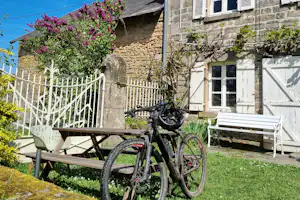 Camping Les Quatre Saisons - Mountainbike auf dem Campingplatz
