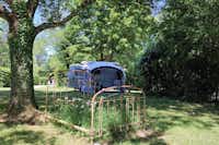 Camping Les Ripettes - Blick auf einen Standplatz im Grünen