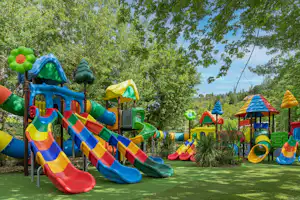 Camping Les Rivages - Spielplatz auf dem Campingplatz