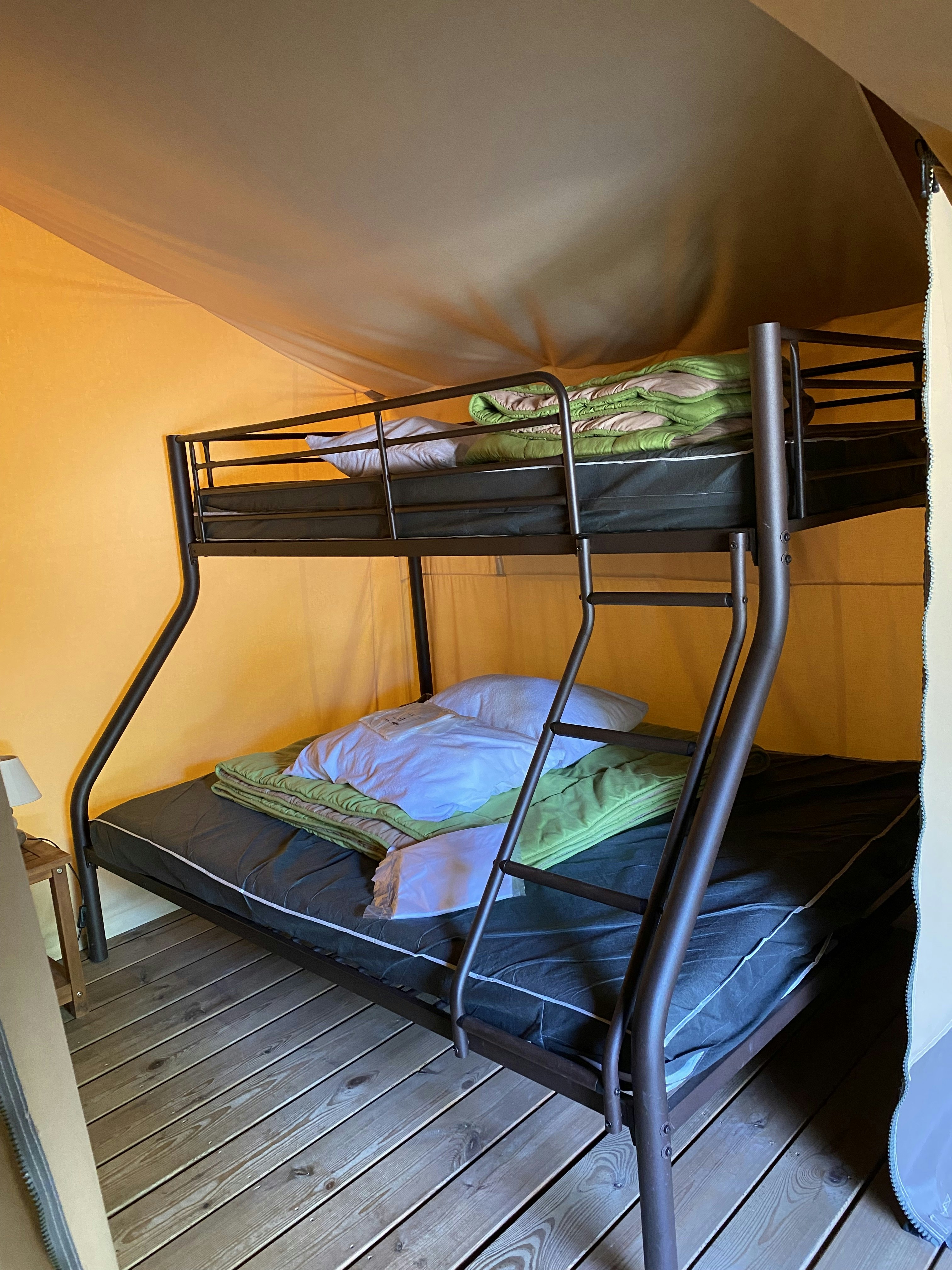 Camping Les Rives de Grand Lieu - Etagenbett in einem Glamping-Zelt