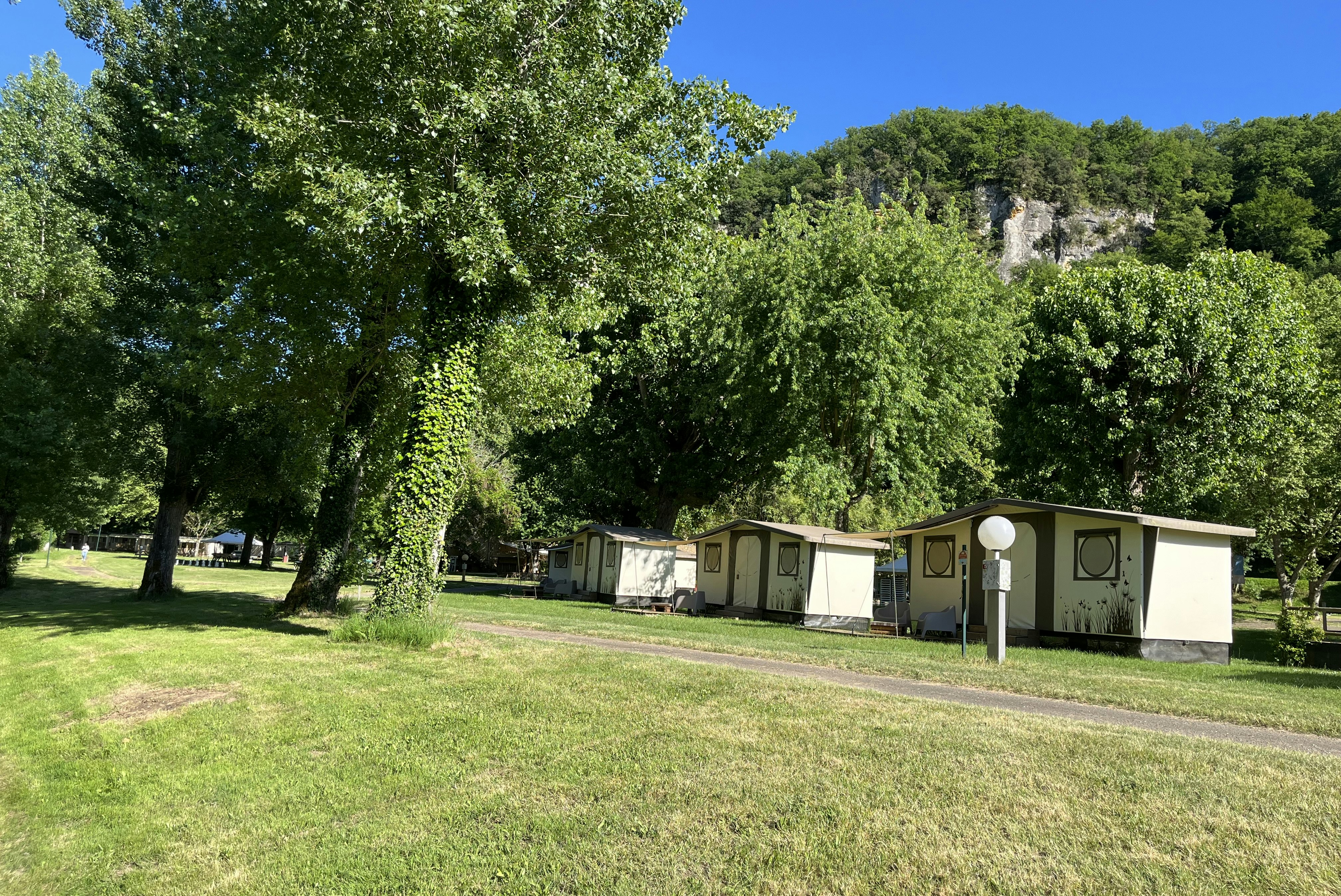 Camping Les Rives de la Dordogne  - Mobilheime auf dem Campingplatz