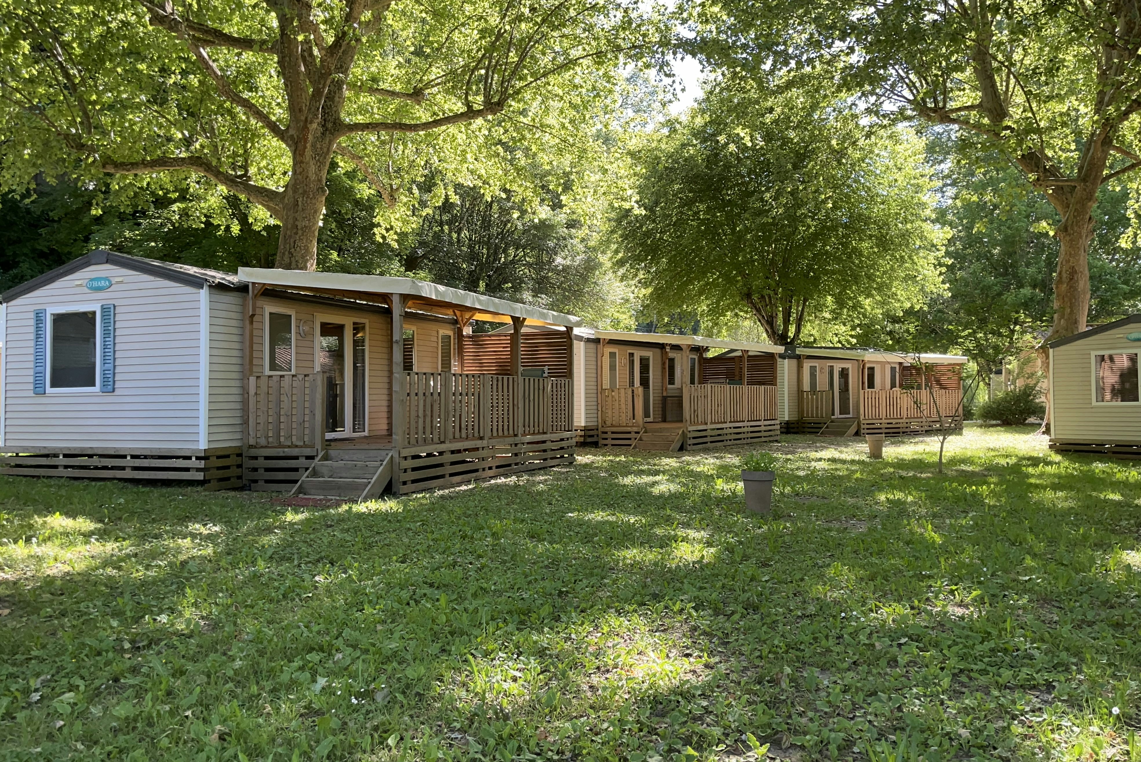 Camping Les Rives de la Dordogne  - Mobilheime auf dem Campingplatz