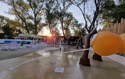 Flower Camping Les Rives de l'Aygues