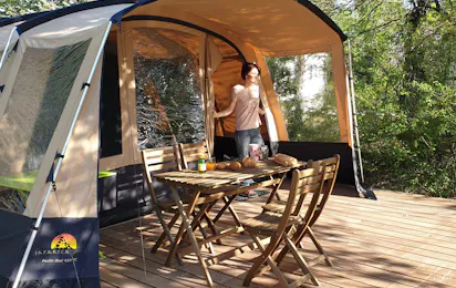 Flower Camping Les Rives de l'Aygues