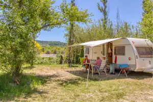 Flower Camping Les Rives de l'Aygues - Standplätze im Grünen auf dem Campingplatz