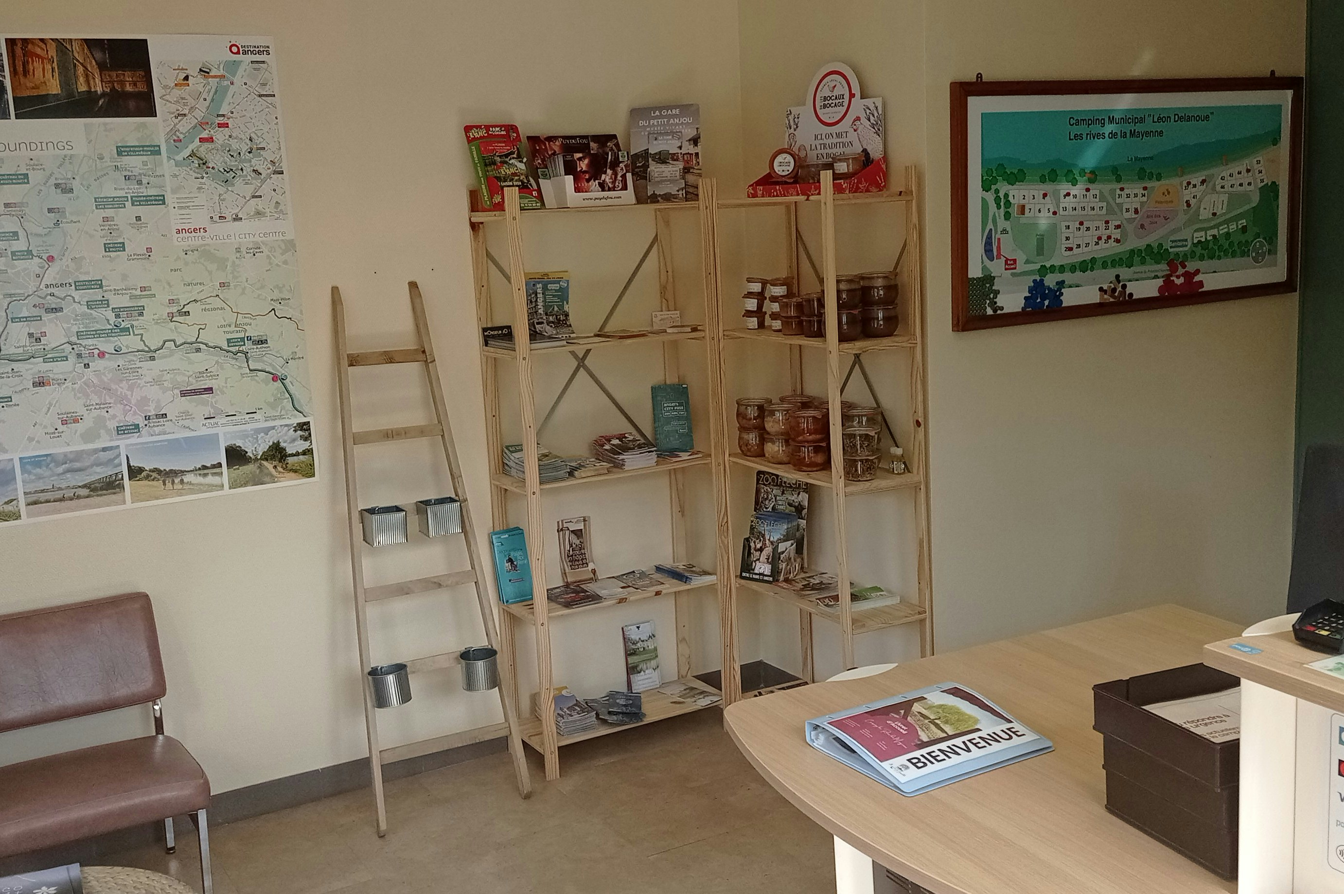 Camping Les Rives De Mayenne - Rezeption des Campingplatzes