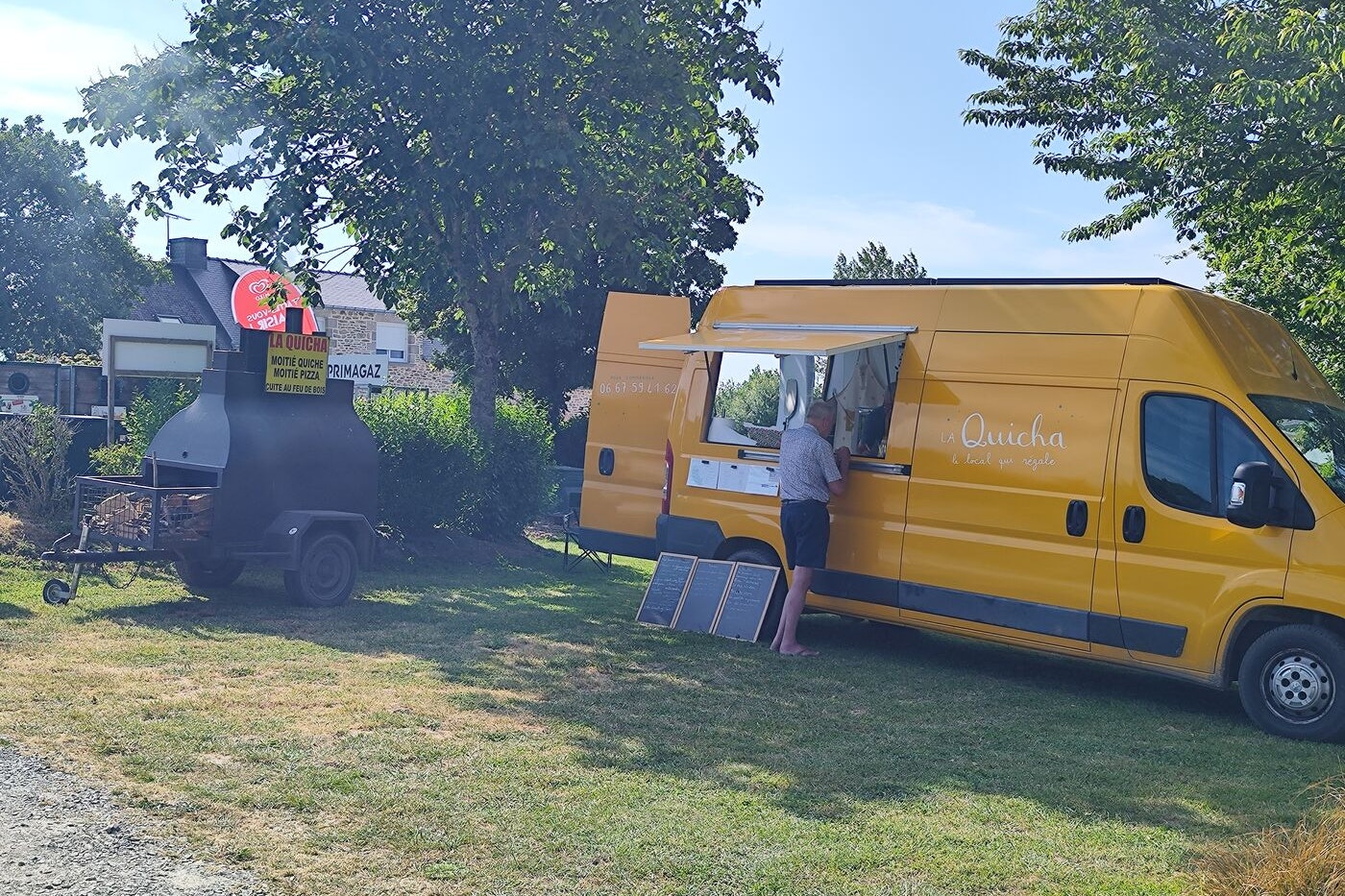 Camping les Rives de Vilaine  CAMPING LES RIVES DE VILAINE - Food Truck auf dem Campingplatz